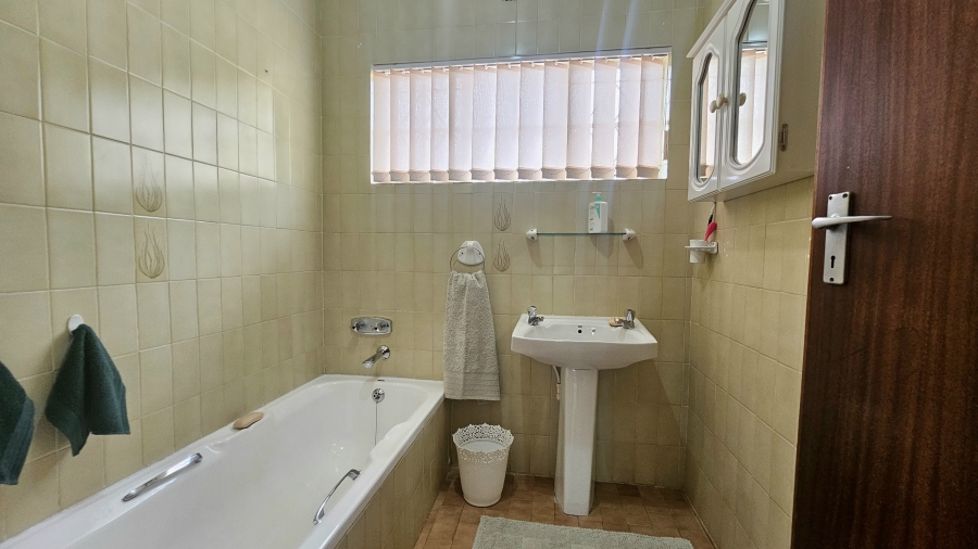 4 Bedroom Property for Sale in El Toro Park Northern Cape